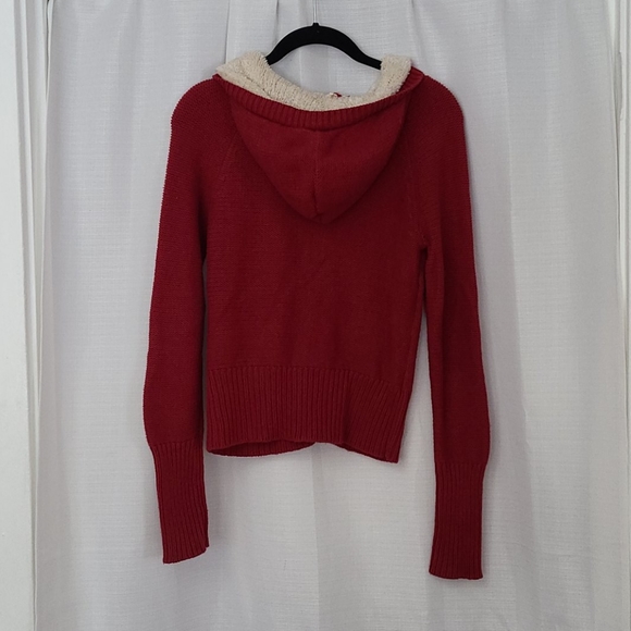 Cable-knit button up sweater with sherpa hood - Picture 4 of 5